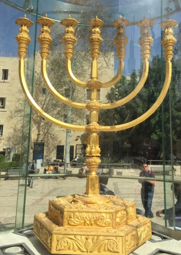 temple-institute-menorah