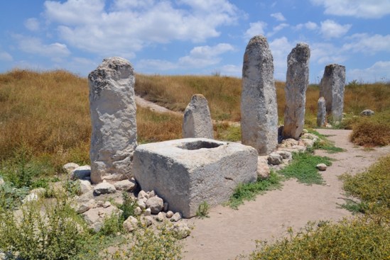canaanite-pillars