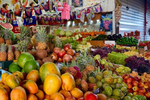 carmel-market-fuit-stall