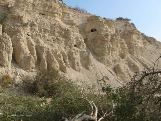 caves-at-en-gedi
