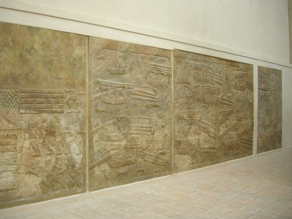 Eastern_Antiquities_in_the_Louvre_-_Room_4_05