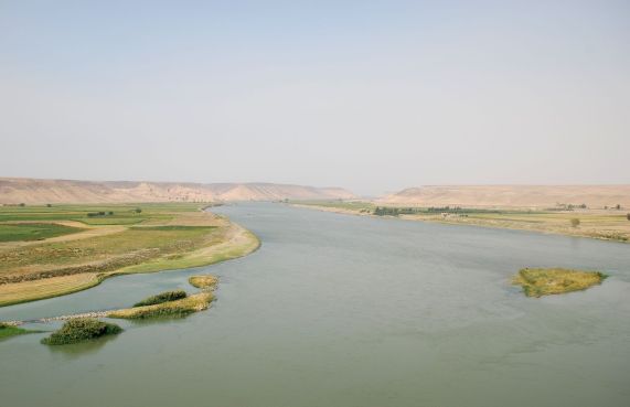 euphrates-near-halabiye