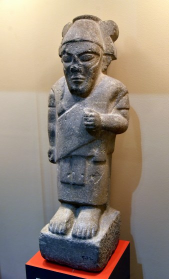 statue-of-an-ammonite-king